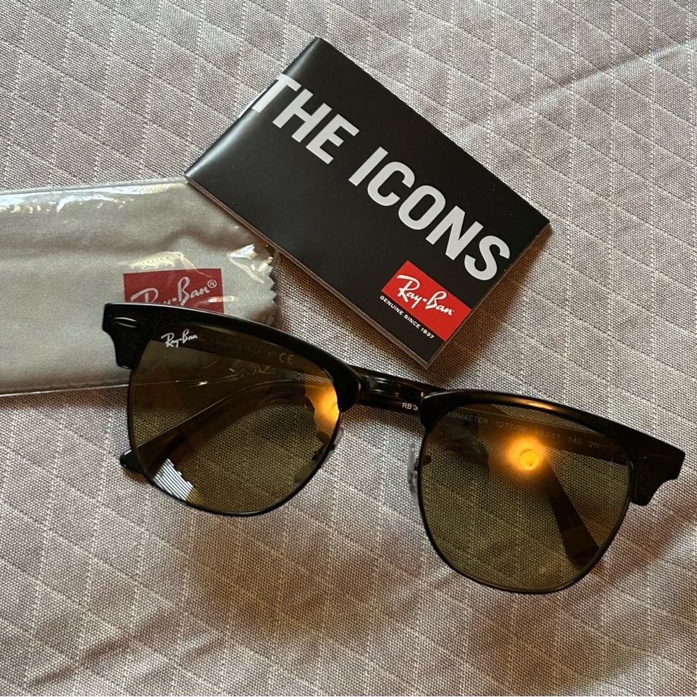 NWOT Ray-Ban Havana Clubmaster Sunglasses Black TortoiseShell Icon Shades & Case